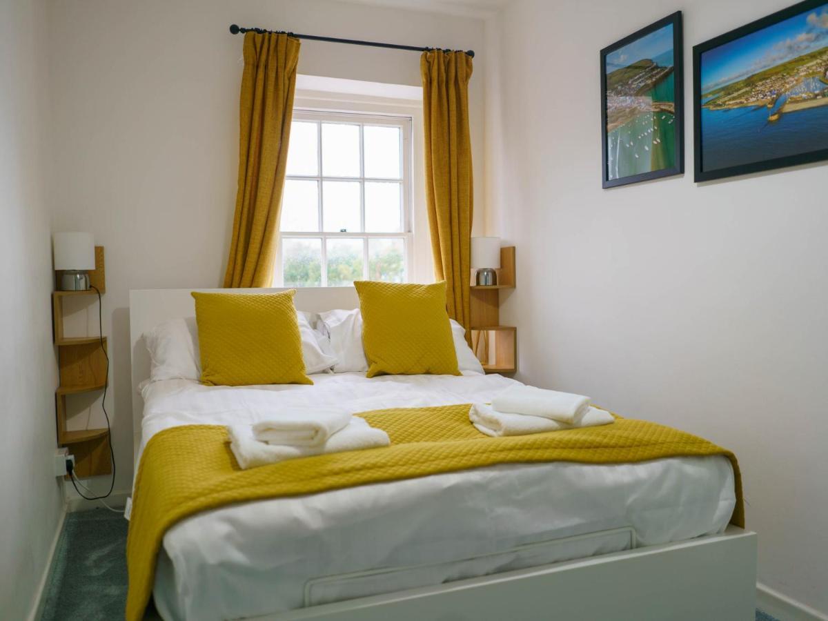 Pass The Keys Modern 2 Bed Flat Overlooking Aberaeron Harbour Exterior photo