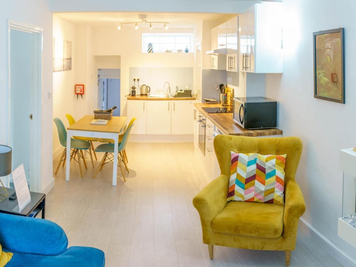 Pass The Keys Modern 2 Bed Flat Overlooking Aberaeron Harbour Exterior photo