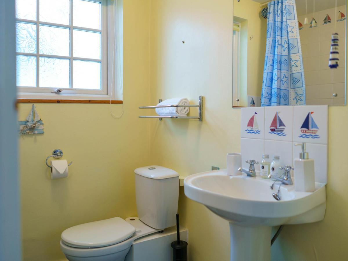 Pass The Keys Modern 2 Bed Flat Overlooking Aberaeron Harbour Exterior photo