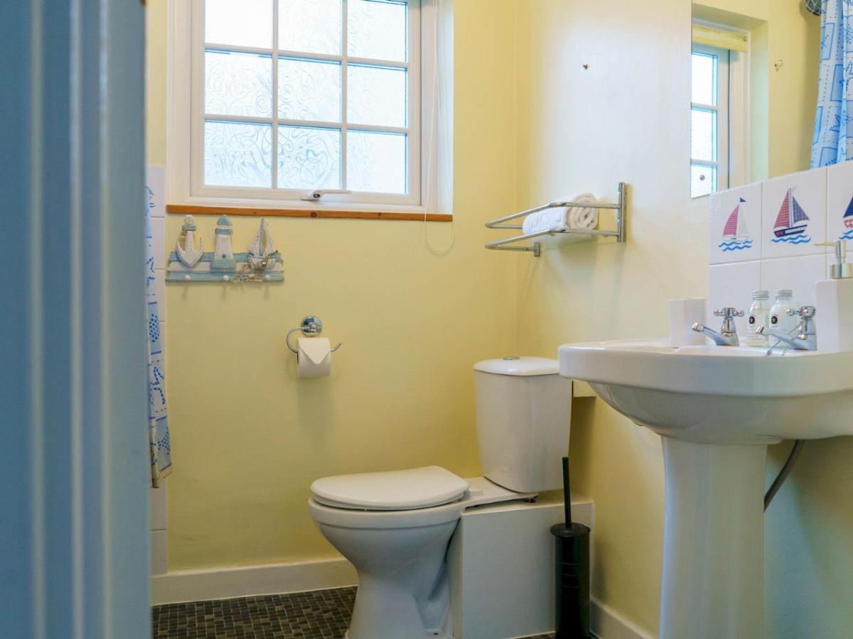 Pass The Keys Modern 2 Bed Flat Overlooking Aberaeron Harbour Exterior photo